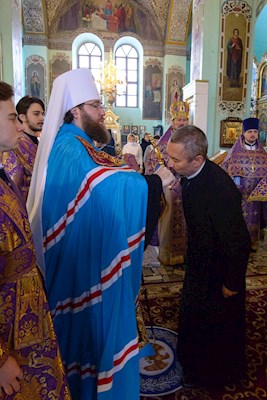 Митрополит Игнатий совершил Божественную литургию в Свято-Духовском соборе г. Саратова