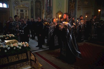 Митрополит Игнатий совершил утреню с чином погребения Спасителя в Покровском соборе г. Саратова