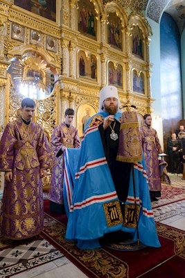 Митрополит Игнатий совершил Божественную литургию в Свято-Духовском соборе г. Саратова
