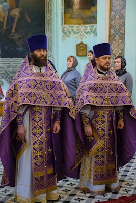 Митрополит Игнатий совершил Божественную литургию в Свято-Духовском соборе г. Саратова