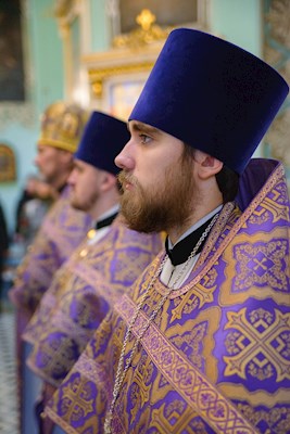Митрополит Игнатий совершил Божественную литургию в Свято-Духовском соборе г. Саратова