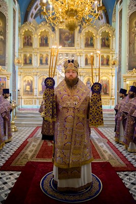 Митрополит Игнатий совершил Божественную литургию в Свято-Духовском соборе г. Саратова