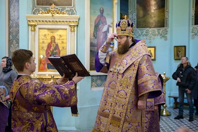 Митрополит Игнатий совершил Божественную литургию в Свято-Духовском соборе г. Саратова