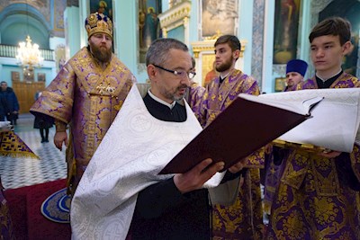 Митрополит Игнатий совершил Божественную литургию в Свято-Духовском соборе г. Саратова