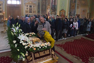 Митрополит Игнатий совершил утреню с чином погребения Спасителя в Покровском соборе г. Саратова