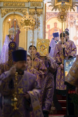 Митрополит Игнатий совершил Божественную литургию в Свято-Духовском соборе г. Саратова