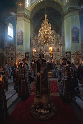 Митрополит Игнатий совершил утреню с чином погребения Спасителя в Покровском соборе г. Саратова