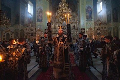 Митрополит Игнатий совершил утреню с чином погребения Спасителя в Покровском соборе г. Саратова