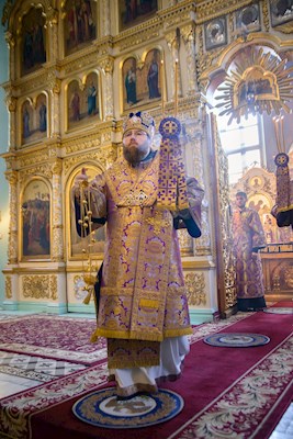 Митрополит Игнатий совершил Божественную литургию в Свято-Духовском соборе г. Саратова