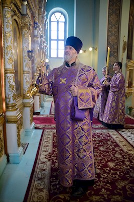 Митрополит Игнатий совершил Божественную литургию в Свято-Духовском соборе г. Саратова