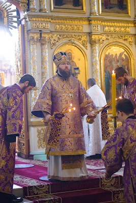 Митрополит Игнатий совершил Божественную литургию в Свято-Духовском соборе г. Саратова