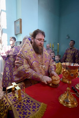 Митрополит Игнатий совершил Божественную литургию в Свято-Духовском соборе г. Саратова