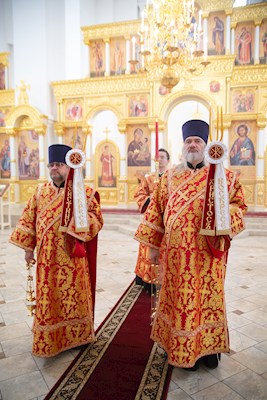 Митрополит Игнатий совершил Божественную литургию в Николо-Тихвинском соборном храме Саратова