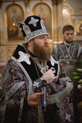 Митрополит Игнатий совершил утреню с чином погребения Спасителя в Покровском соборе г. Саратова