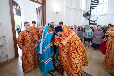 Митрополит Игнатий совершил Божественную литургию в Николо-Тихвинском соборном храме Саратова