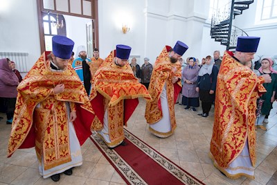 Митрополит Игнатий совершил Божественную литургию в Николо-Тихвинском соборном храме Саратова