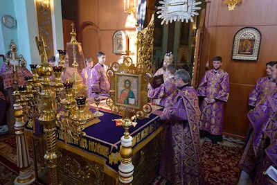 Митрополит Игнатий совершил Божественную литургию в Свято-Духовском соборе г. Саратова