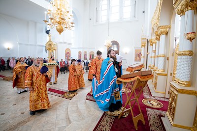 Митрополит Игнатий совершил Божественную литургию в Николо-Тихвинском соборном храме Саратова