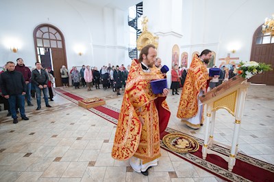 Митрополит Игнатий совершил Божественную литургию в Николо-Тихвинском соборном храме Саратова