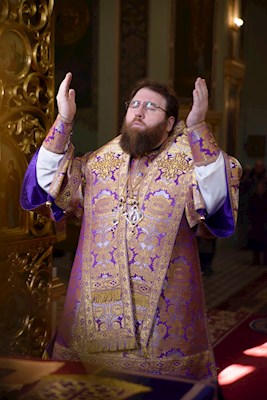 Митрополит Игнатий совершил Божественную литургию в Свято-Духовском соборе г. Саратова