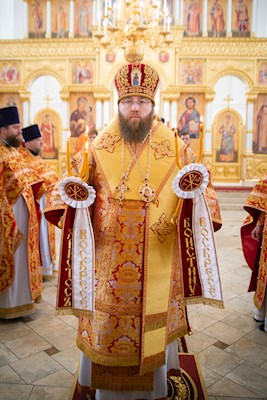 Митрополит Игнатий совершил Божественную литургию в Николо-Тихвинском соборном храме Саратова
