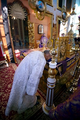 Митрополит Игнатий совершил Божественную литургию в Свято-Духовском соборе г. Саратова