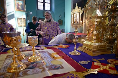 Митрополит Игнатий совершил Божественную литургию в Свято-Духовском соборе г. Саратова