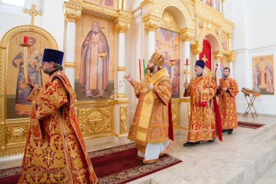 Митрополит Игнатий совершил Божественную литургию в Николо-Тихвинском соборном храме Саратова