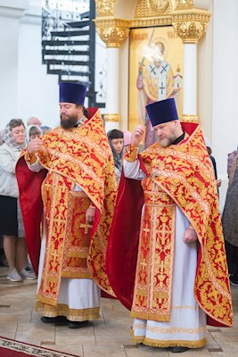 Митрополит Игнатий совершил Божественную литургию в Николо-Тихвинском соборном храме Саратова