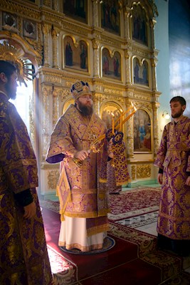 Митрополит Игнатий совершил Божественную литургию в Свято-Духовском соборе г. Саратова