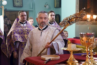 Митрополит Игнатий совершил Божественную литургию в Свято-Духовском соборе г. Саратова