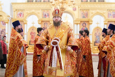 Митрополит Игнатий совершил Божественную литургию в Николо-Тихвинском соборном храме Саратова