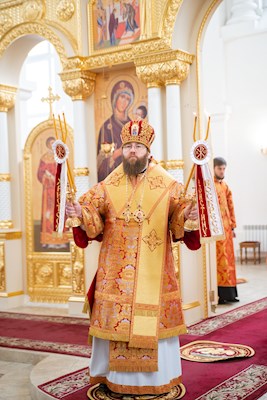Митрополит Игнатий совершил Божественную литургию в Николо-Тихвинском соборном храме Саратова