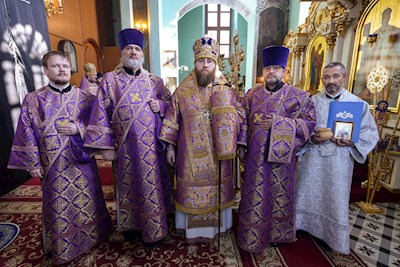 Митрополит Игнатий совершил Божественную литургию в Свято-Духовском соборе г. Саратова