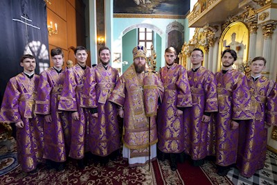 Митрополит Игнатий совершил Божественную литургию в Свято-Духовском соборе г. Саратова