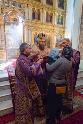 Митрополит Игнатий совершил Божественную литургию в Свято-Духовском соборе г. Саратова