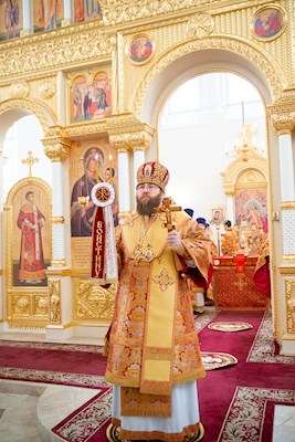 Митрополит Игнатий совершил Божественную литургию в Николо-Тихвинском соборном храме Саратова