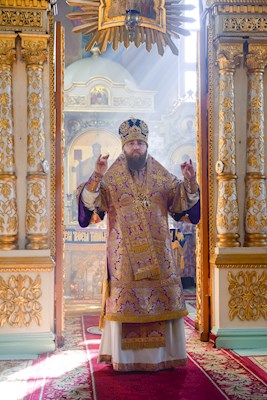 Митрополит Игнатий совершил Божественную литургию в Свято-Духовском соборе г. Саратова