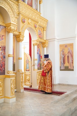 Митрополит Игнатий совершил Божественную литургию в Николо-Тихвинском соборном храме Саратова