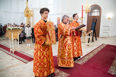 Митрополит Игнатий совершил Божественную литургию в Николо-Тихвинском соборном храме Саратова
