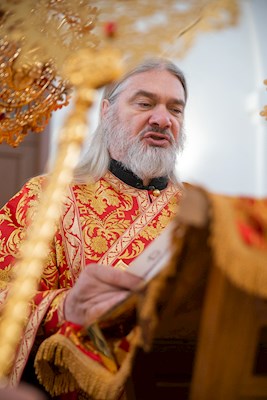 Митрополит Игнатий совершил Божественную литургию в Николо-Тихвинском соборном храме Саратова