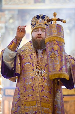 Митрополит Игнатий совершил Божественную литургию в Свято-Духовском соборе г. Саратова