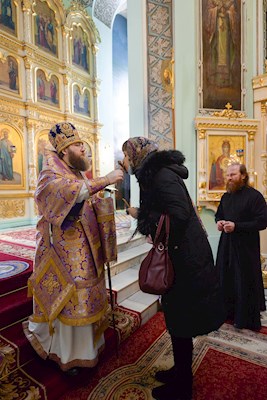 Митрополит Игнатий совершил Божественную литургию в Свято-Духовском соборе г. Саратова