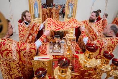 Митрополит Игнатий совершил Божественную литургию в Николо-Тихвинском соборном храме Саратова