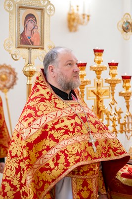Митрополит Игнатий совершил Божественную литургию в Николо-Тихвинском соборном храме Саратова