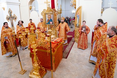 Митрополит Игнатий совершил Божественную литургию в Николо-Тихвинском соборном храме Саратова