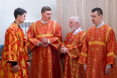 Митрополит Игнатий совершил Божественную литургию в Николо-Тихвинском соборном храме Саратова