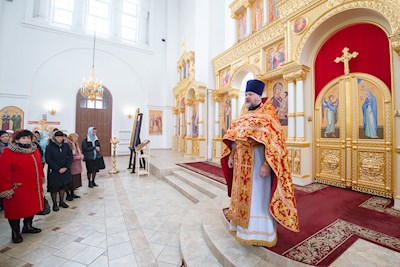 Митрополит Игнатий совершил Божественную литургию в Николо-Тихвинском соборном храме Саратова