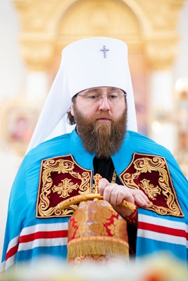 Митрополит Игнатий совершил Божественную литургию в Николо-Тихвинском соборном храме Саратова