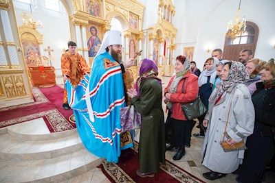 Митрополит Игнатий совершил Божественную литургию в Николо-Тихвинском соборном храме Саратова